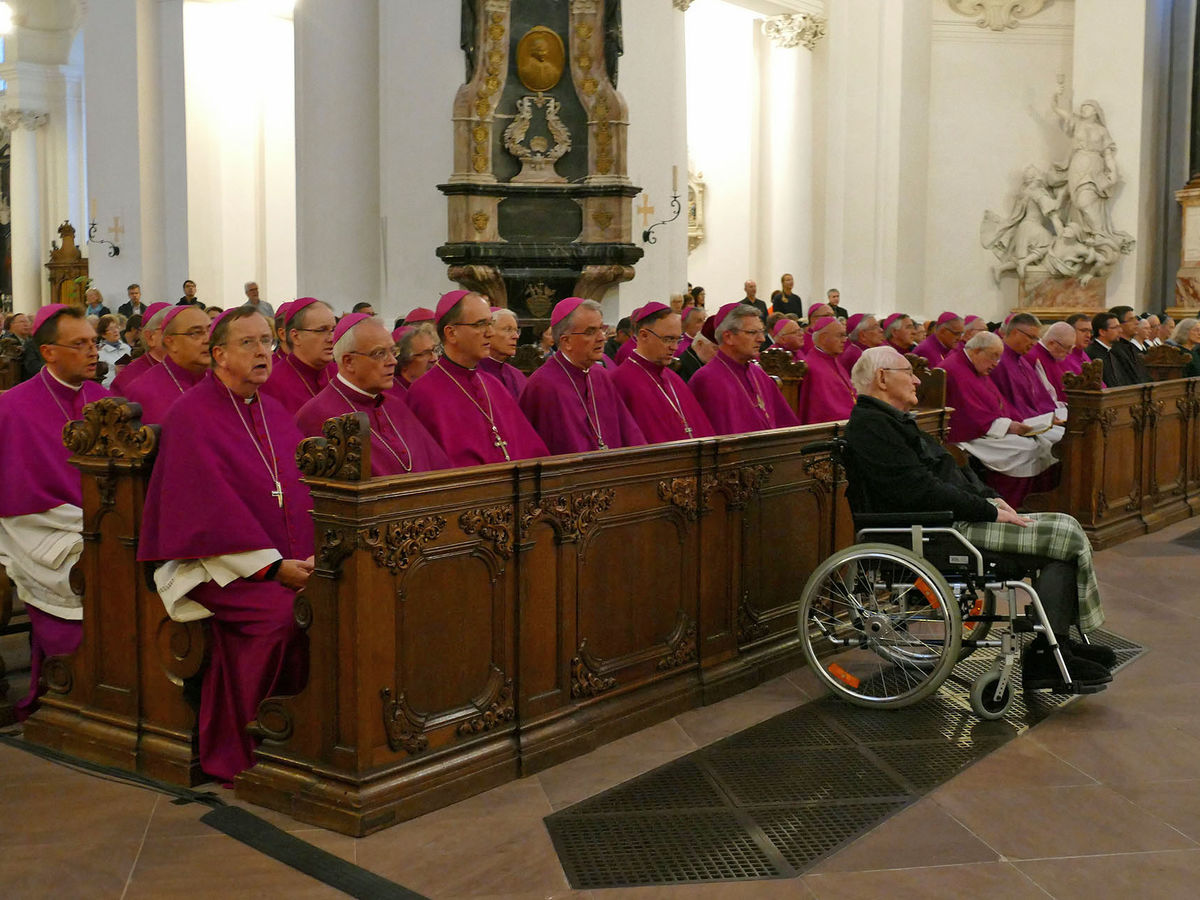 Abschlussvesper der Bischofskonferenz mit Austeilung des Bonifatiussegens (Foto: Karl-Franz Thiede)